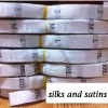 costumes en soie et satin pour femmes et hommes, étiquettes de soins pour vêtements, couture d'étiquette de taille personnalisée blanche