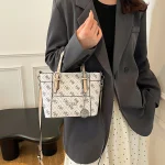 Sac à bandoulière en cuir Chic pour femmes, marque de luxe, sac à main à bandoulière avec boucle gravée