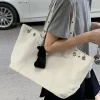 sac fourre tout sous les bras de styliste, sac à bandoulière pour femmes avec boucle de ceinture à rivets cloutés en métal creux, sac à main à poignée supérieure de banlieue de grande capacité