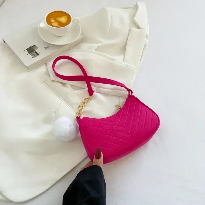 sac fourre tout élégant en cuir pour femmes, mini sac à bandoulière avec sangle en chaîne, sac à main décontracté sous les bras de couleur unie pour un usage quotidien