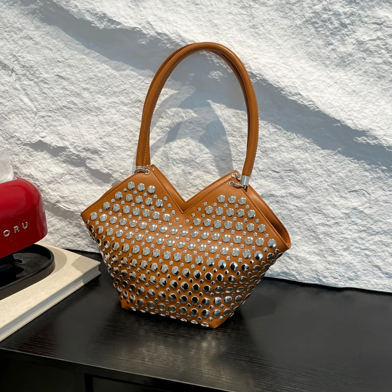sacs à main chics de marque de luxe, finition en cuir, sac messager et sacs fourre tout pour femmes par un célèbre styliste élégant