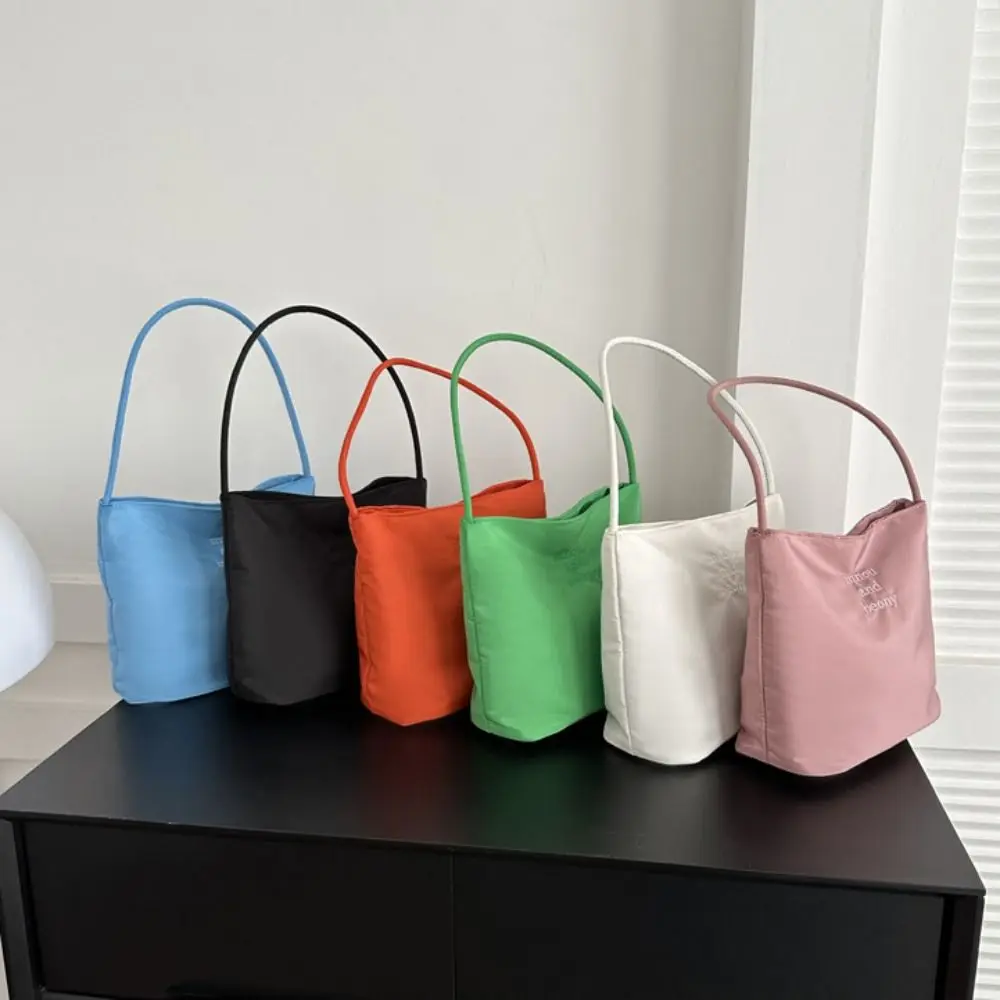 Sac à main sous les bras avec lettres brodées pour femme, sac à main de grande capacité, sacs fourre-tout initiés Sac à main sous les bras avec lettres brodées pour femme, sac à main de grande capacité, sacs fourre-tout initiés