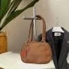 petit sac à main carré tendance pour femme ; fourre tout en cuir pu de haute qualité avec pendentif en forme de cœur, idéal pour les déplacements et les cadeaux