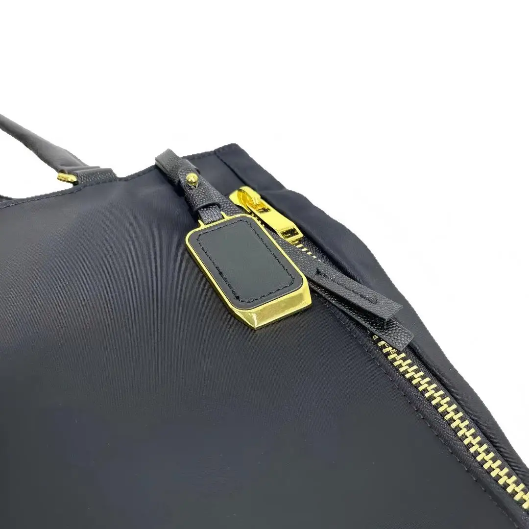 sac fourre tout pour femme, sac à bandoulière léger et spacieux, sac à main polyvalent pour un usage quotidien, sac de transport à la mode.