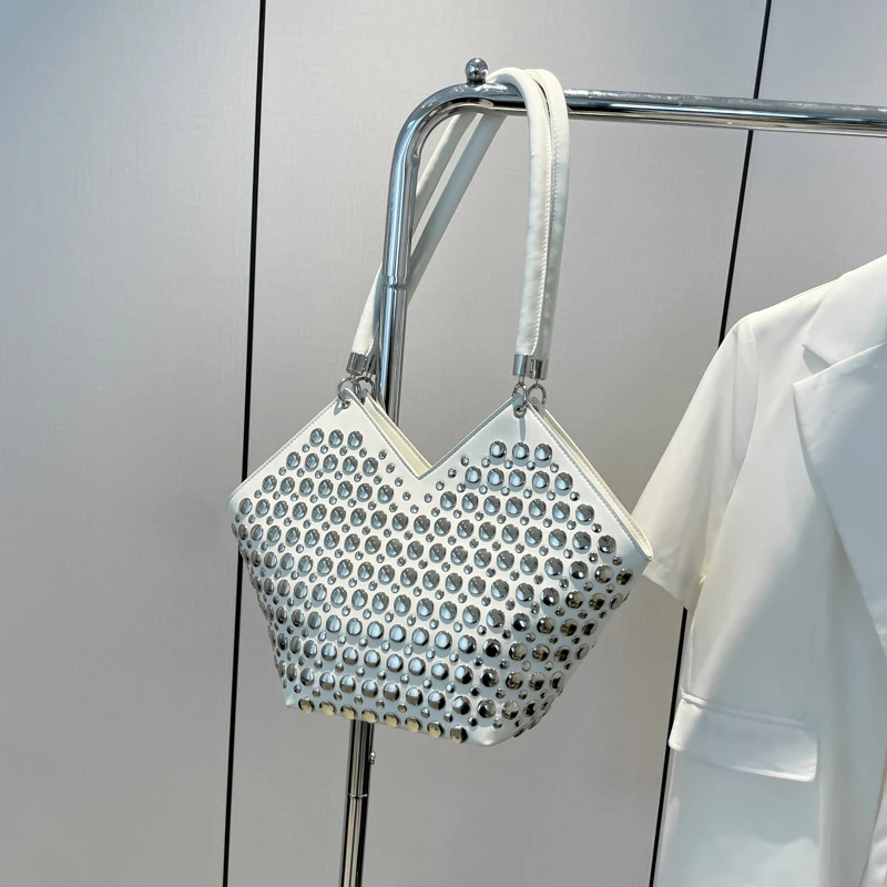 sacs à main chics de marque de luxe, finition en cuir, sac messager et sacs fourre tout pour femmes par un célèbre styliste élégant