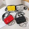 mini valise de 7 pouces en forme de valise pour femmes, sac à bandoulière simple étanche à fermeture éclair, sac à rouge à lèvres de couleur unie, sac de maquillage à coque rigide