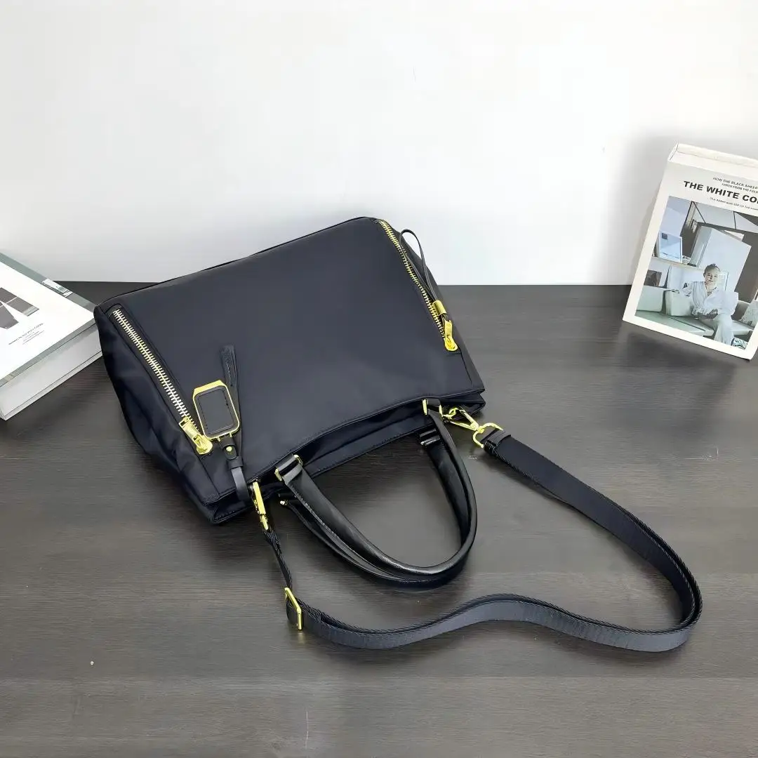 sac fourre tout pour femme, sac à bandoulière léger et spacieux, sac à main polyvalent pour un usage quotidien, sac de transport à la mode.