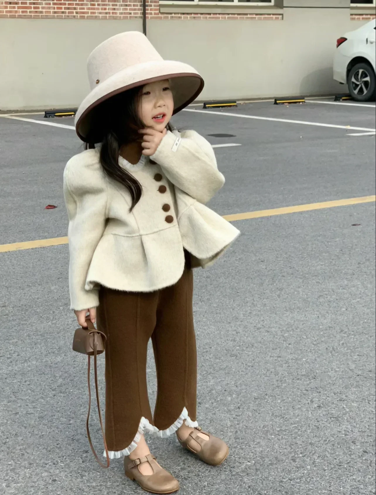Costume d’hiver pour enfants, Version coréenne de la fille, petit parfum, mode revers, manteau court en laine, pantalon en dentelle, 2023 Costume d’hiver pour enfants, Version coréenne de la fille, petit parfum, mode revers, manteau court en laine, pantalon en dentelle, 2023