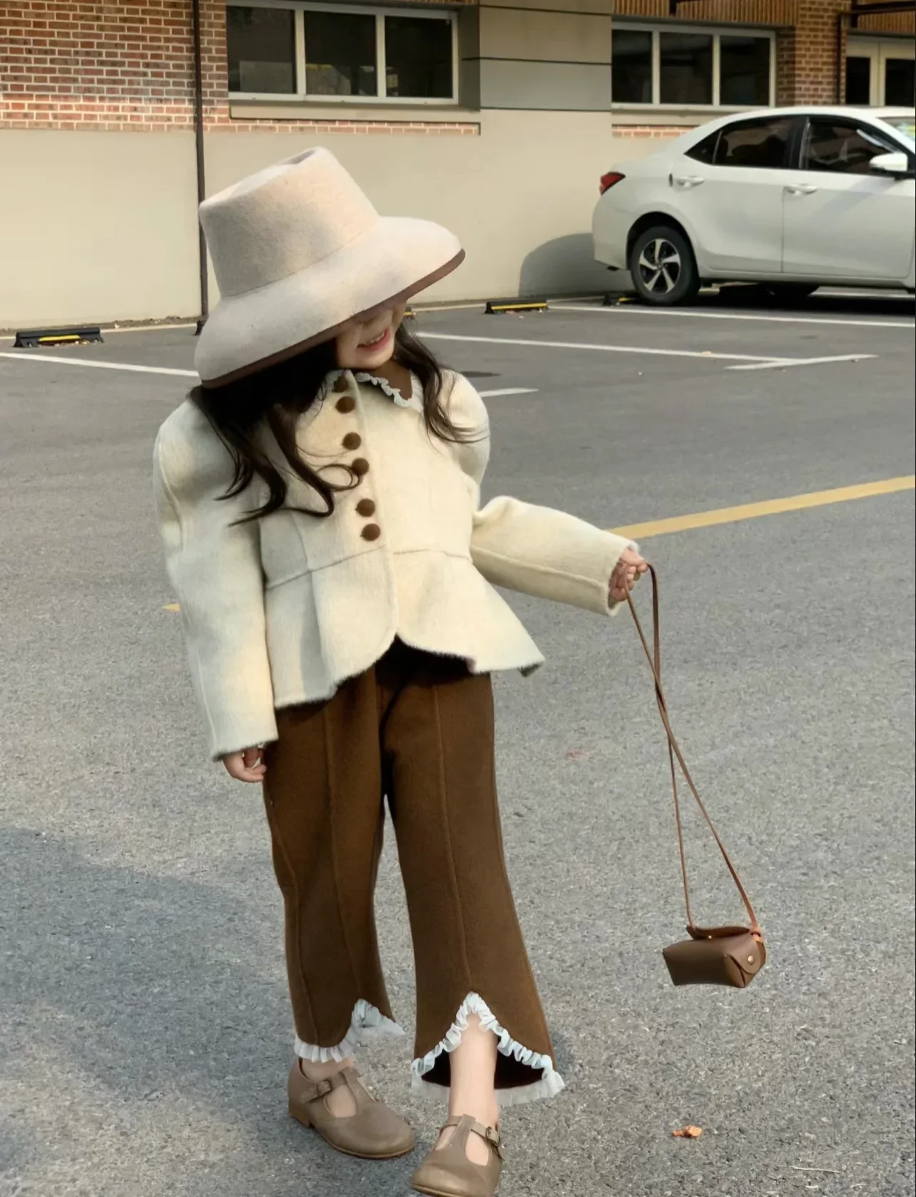 costume d'hiver pour enfants, version coréenne de la fille, petit parfum, mode revers, manteau court en laine, pantalon en dentelle, 2023