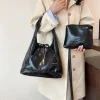 sac à bandoulière élégant avec nœud en pu pour femmes, fourre tout décontracté sous les bras de grande capacité avec petite pochette pour un usage quotidien