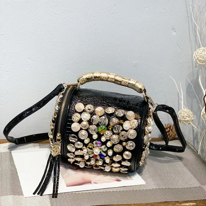 sac à main de luxe de styliste pour femme, sacoche à bandoulière, seau argenté, oreiller perlé, fait à la main, décontracté