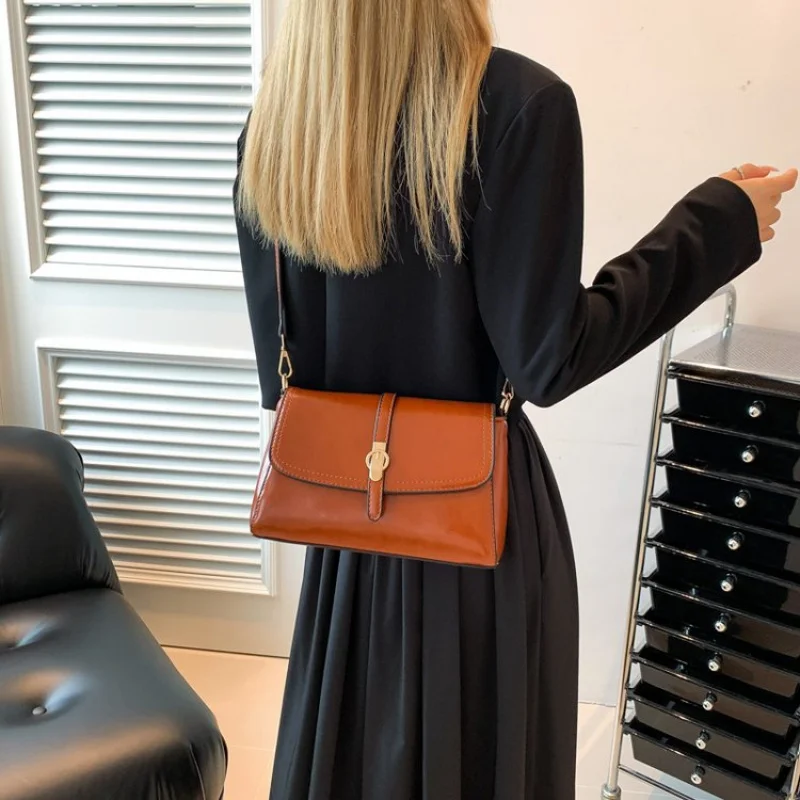 sac à bandoulière sculptural doux et chic pour femmes, inspiré du styliste en cuir amorphe qui drapées magnifi