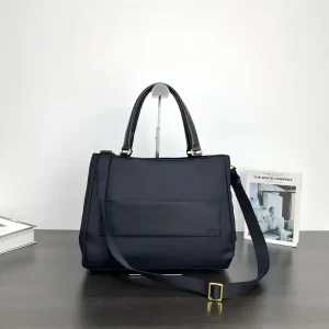 Sac fourre-tout pour femme, sac à bandoulière léger et spacieux, sac à main polyvalent pour un usage quotidien, sac de transport à la mode. Sac fourre-tout pour femme, sac à bandoulière léger et spacieux, sac à main polyvalent pour un usage quotidien, sac de transport à la mode.