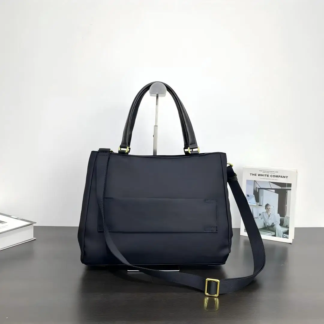 Sac fourre-tout pour femme, sac à bandoulière léger et spacieux, sac à main polyvalent pour un usage quotidien, sac de transport à la mode. Sac fourre-tout pour femme, sac à bandoulière léger et spacieux, sac à main polyvalent pour un usage quotidien, sac de transport à la mode.