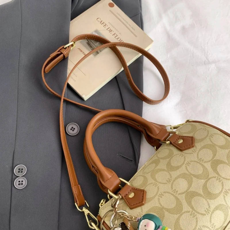 sac à bandoulière design chic – sac à main à bandoulière en cuir pour femme avec sangle réglable et poche avant