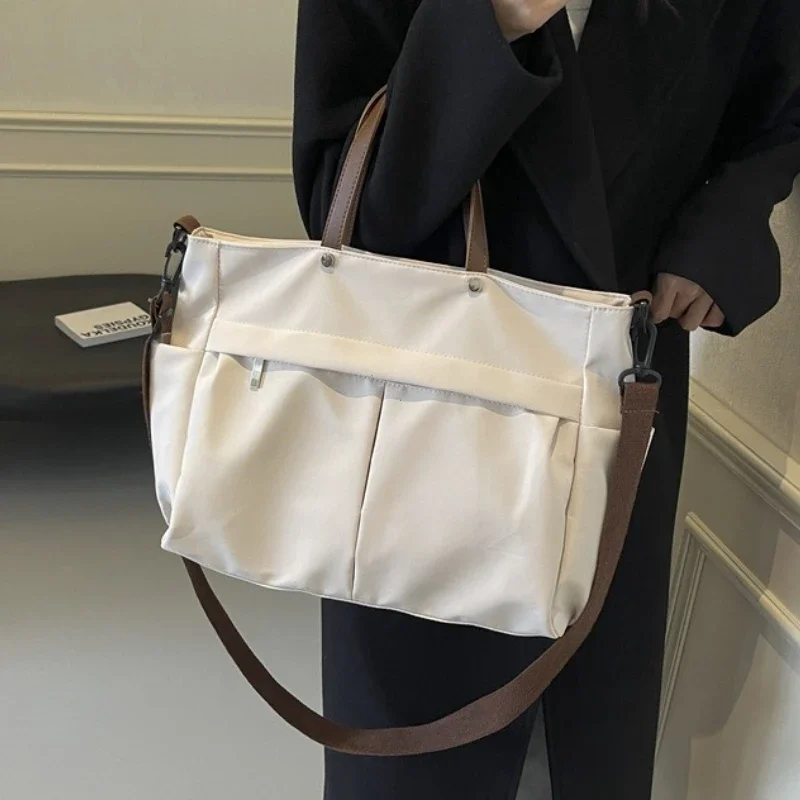 Sac à main élégant en Nylon, poches multiples, grande capacité, fourre-tout pour femmes, sac à bandoulière léger et décontracté, Shopping quotidien Sac à main élégant en Nylon, poches multiples, grande capacité, fourre-tout pour femmes, sac à bandoulière léger et décontracté, Shopping quotidien