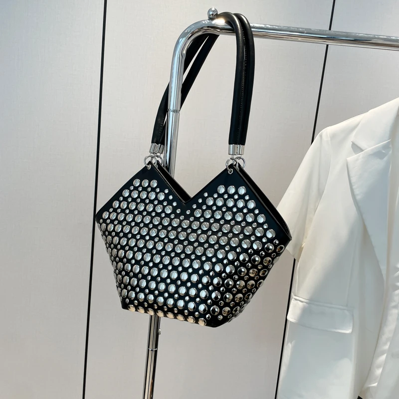 sacs à main chics de marque de luxe, finition en cuir, sac messager et sacs fourre tout pour femmes par un célèbre styliste élégant
