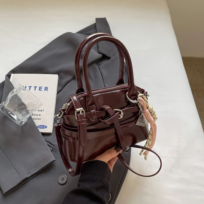 Sacs à main de luxe à poignée supérieure pour femmes, Mini sac à bandoulière avec pendentif, bourses rétro à la mode, 2025 Sacs à main de luxe à poignée supérieure pour femmes, Mini sac à bandoulière avec pendentif, bourses rétro à la mode, 2025