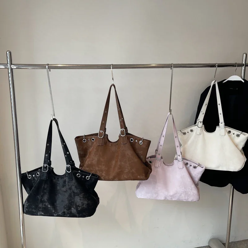 sac fourre tout sous les bras de styliste, sac à bandoulière pour femmes avec boucle de ceinture à rivets cloutés en métal creux, sac à main à poignée supérieure de banlieue de grande capacité