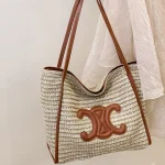 Sac fourre-tout en paille tissé à la main, sac à bandoulière en rotin Boho avec ajouré, sac de plage spacieux, sac à bandoulière artistique fait à la main pour femmes
