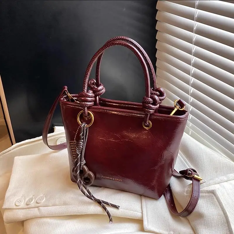 sacs à bandoulière à poignée supérieure avec pendentif pour femme, sac à main rouge, créateur de marque de luxe, mode initiée, fourre tout, e27