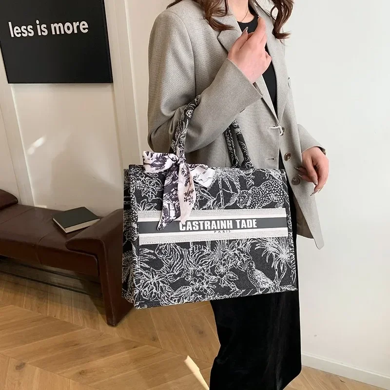 sac à bandoulière parisian chic d'inspiration vintage, élégant sac à main en cuir à poignée supérieure avec chaîne détachable pour la transition jour à nuit