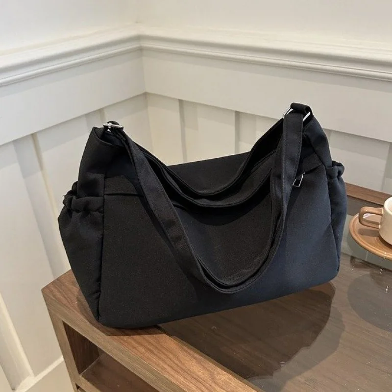 sac à main en cuir pour femmes, célèbre styliste élégant, marque de luxe, tendance, classique, élégant, détail