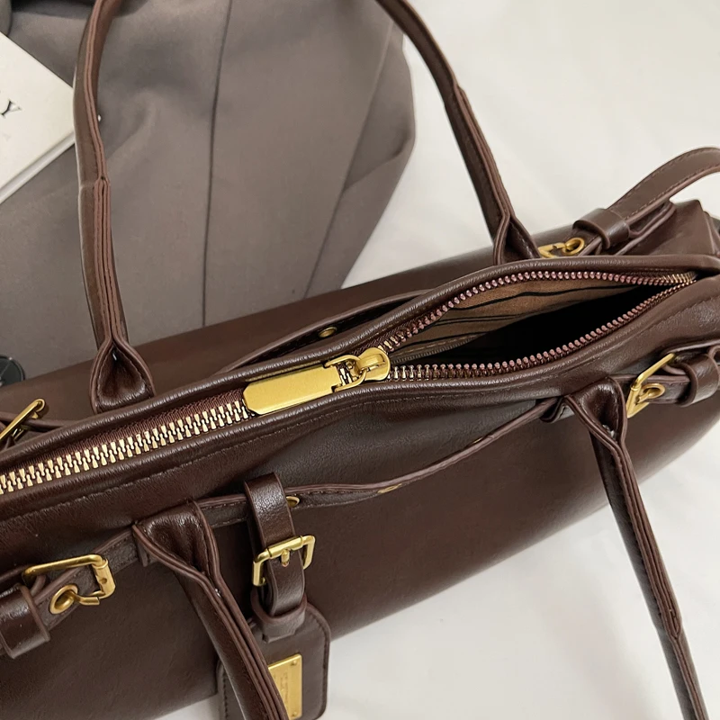 sac à main nouveau style sac à bandoulière vintage et à la mode pour femmes produit de niche sac à bandoulière de style vintage de grande capacité