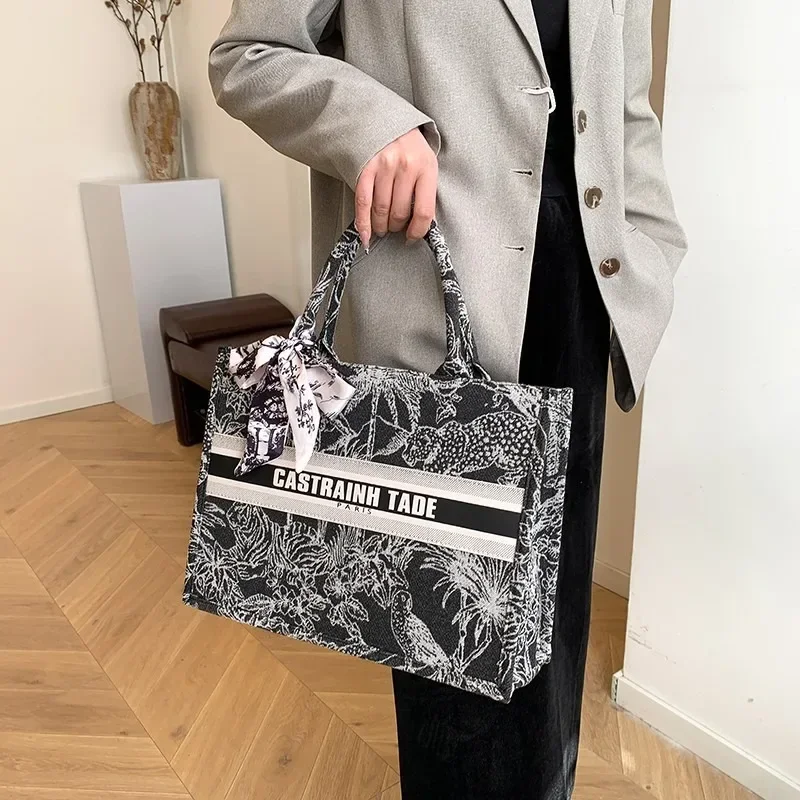 sac à bandoulière parisian chic d'inspiration vintage, élégant sac à main en cuir à poignée supérieure avec chaîne détachable pour la transition jour à nuit