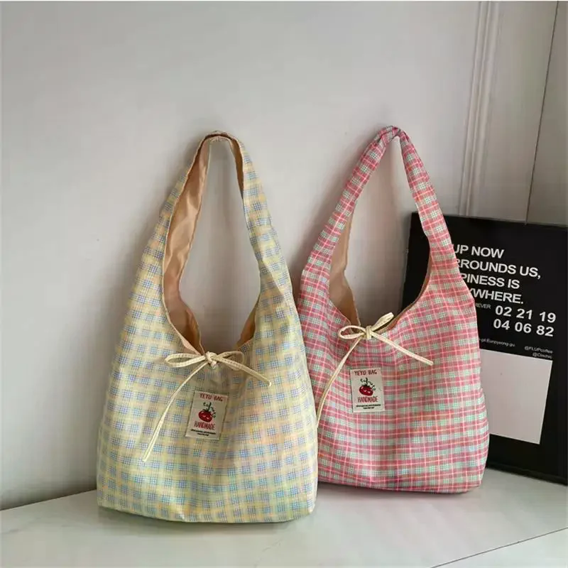 Sac à main élégant à carreaux et contrastés avec nœud de grande capacité ; Fourre-tout décontracté et chic pour femme ; Sac à bandoulière de banlieue en tendance ; Cadeau parfait Sac à main élégant à carreaux et contrastés avec nœud de grande capacité ; Fourre-tout décontracté et chic pour femme ; Sac à bandoulière de banlieue en tendance ; Cadeau parfait