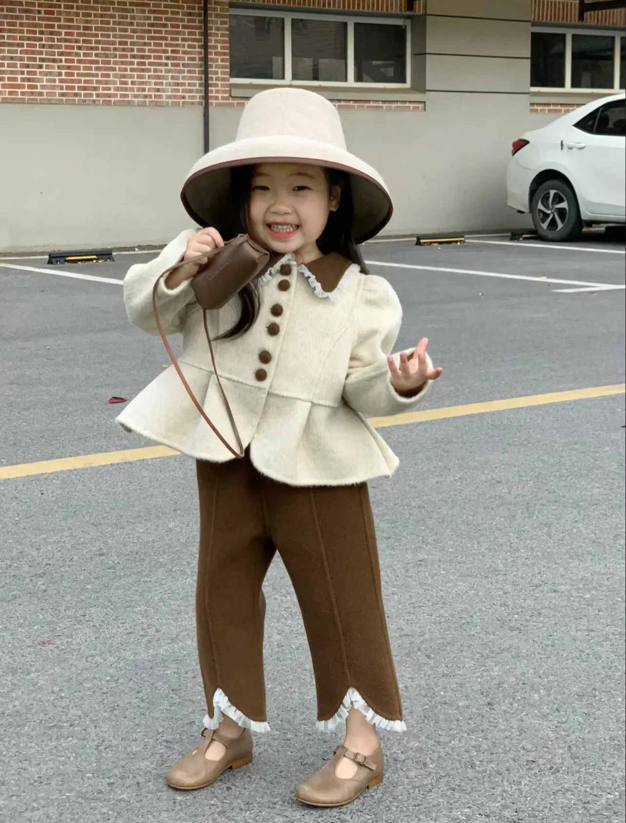 costume d'hiver pour enfants, version coréenne de la fille, petit parfum, mode revers, manteau court en laine, pantalon en dentelle, 2023