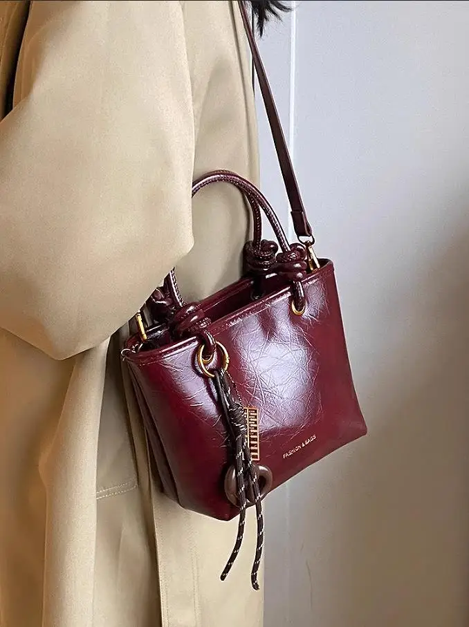 Sacs à bandoulière à poignée supérieure avec pendentif pour femme, sac à main rouge, créateur de marque de luxe, mode initiée, fourre-tout, E27 Sacs à bandoulière à poignée supérieure avec pendentif pour femme, sac à main rouge, créateur de marque de luxe, mode initiée, fourre-tout, E27