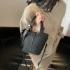 sac à main en cuir pour femmes, fourre tout de styliste de mode élégant, sac à bandoulière de luxe pour un look quotidien moderne et chic