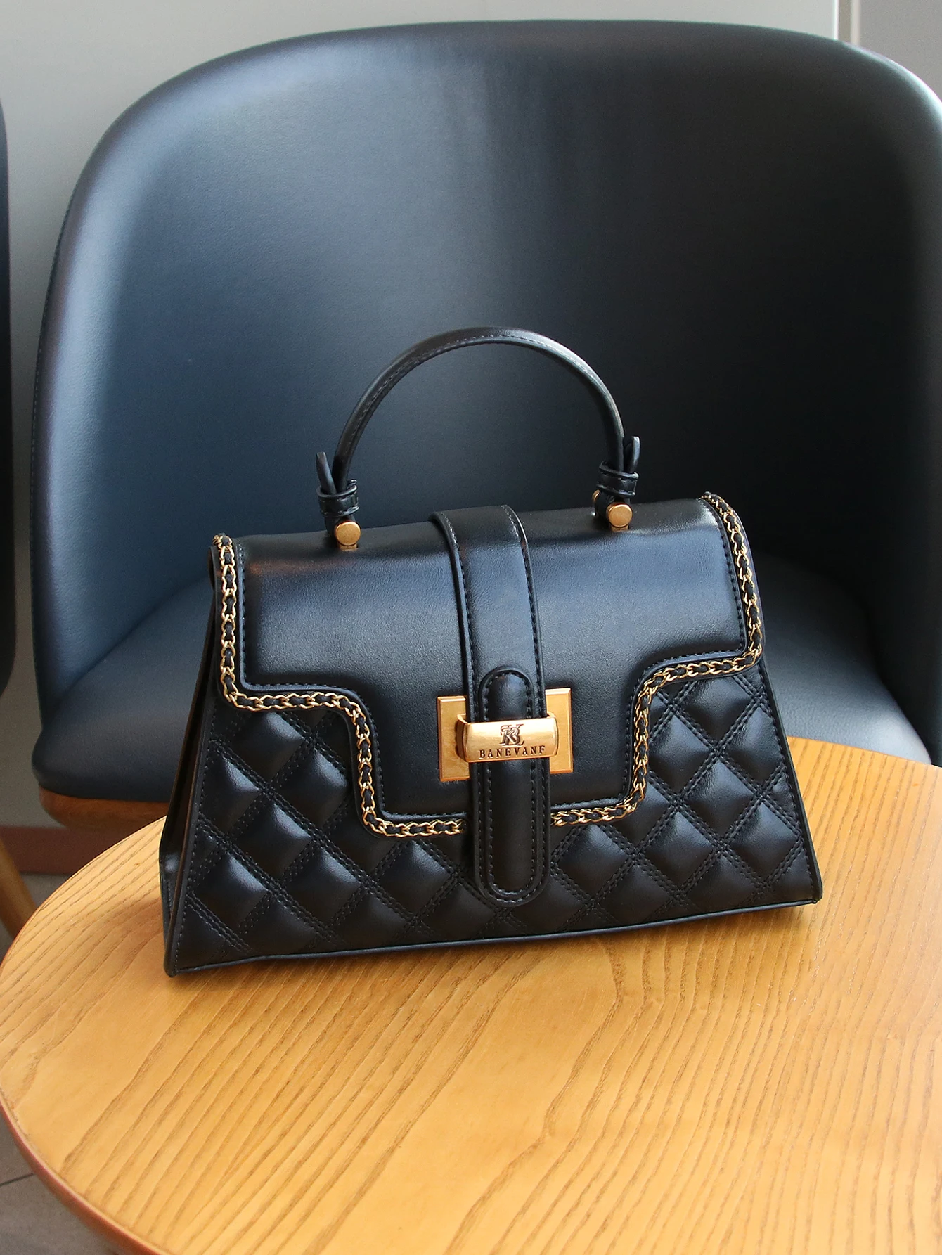 Sac à main luxueux et élégant pour femmes, nouvelle mode 2021, broderie rhombique de haute qualité, sac à main exquis, design de niche, atmo haut de gamme Sac à main luxueux et élégant pour femmes, nouvelle mode 2021, broderie rhombique de haute qualité, sac à main exquis, design de niche, atmo haut de gamme