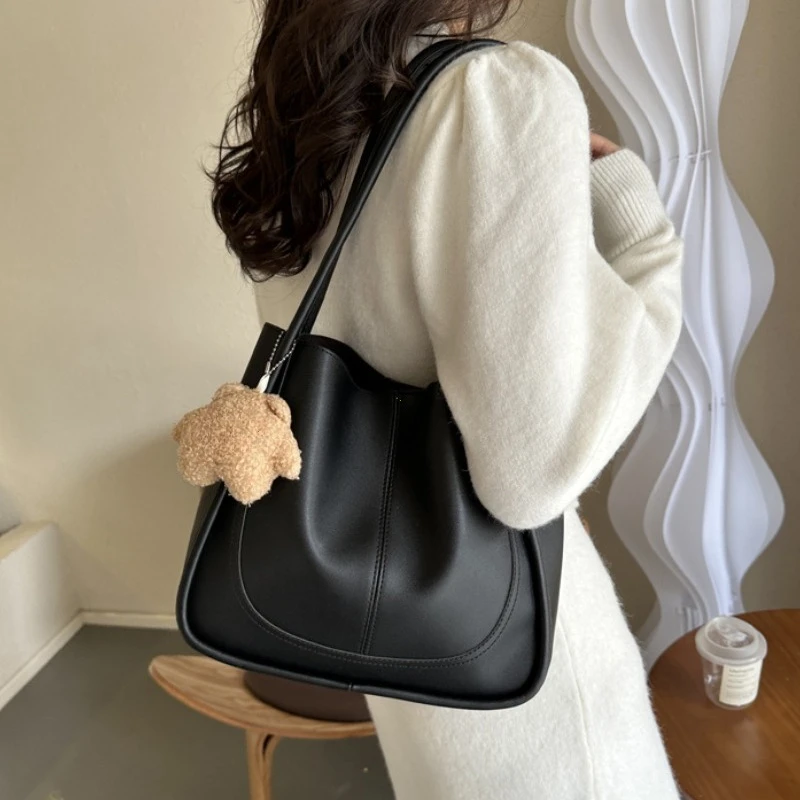 Grande capacité Buet sac femme rétro polyvalent unique épaule sac fourre-tout sac de banlieue en cuir souple fermeture magnétique sac à main sac à main Grande capacité Buet sac femme rétro polyvalent unique épaule sac fourre-tout sac de banlieue en cuir souple fermeture magnétique sac à main sac à main