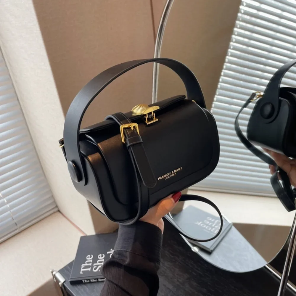 Sac à bandoulière noir classique pour femmes, sacs carrés polyvalents rétro, sacs à main à rabat en cuir texturé de grande capacité, nouvelle collection 2024 Sac à bandoulière noir classique pour femmes, sacs carrés polyvalents rétro, sacs à main à rabat en cuir texturé de grande capacité, nouvelle collection 2024