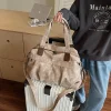 sac à bandoulière de célèbre styliste pour femmes, avec éléments de conception tendance et matériau en cuir haut de gamme pour un usage de banlieue ​