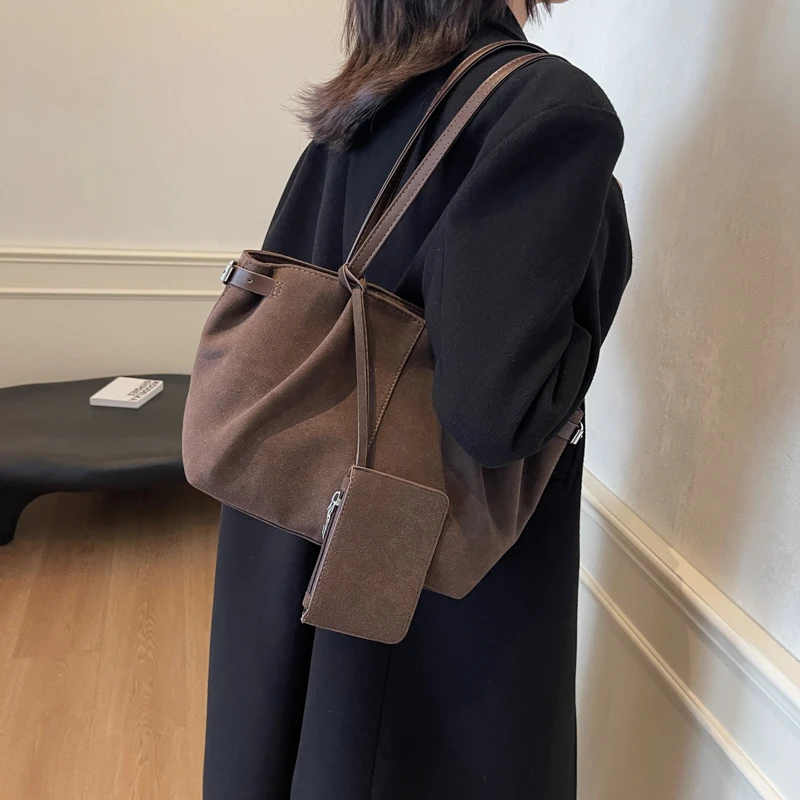 sac fourre tout en daim pour femmes avec poche intérieure, sac sous les bras vintage de grande capacité, sac à bandoulière de couleur unie pour le travail et les voyages