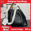 Sac à main pour femme – Sac à main et épaule haut de gamme, design luxueux, détails raffinés, accessoire haut de gamme.
