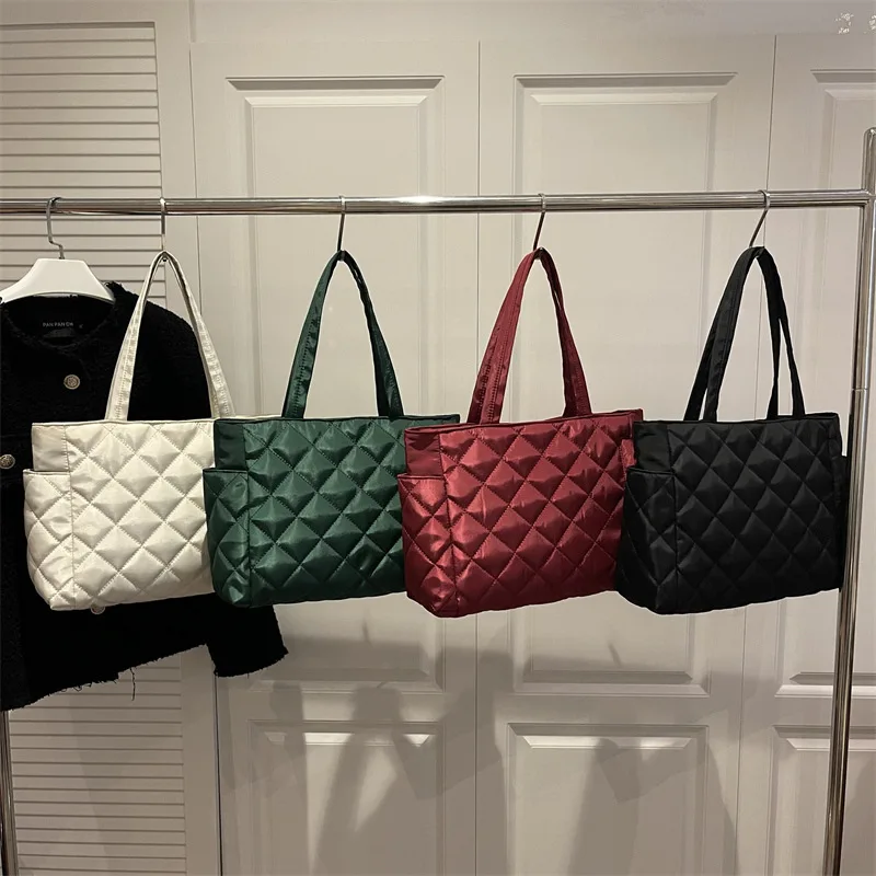 sac à bandoulière carré en nylon pour femmes, fourre tout matelassé, léger et décontracté, à la mode, en treillis de diamant, nouvelle collection automne hiver
