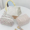 Sacs de maquillage floraux matelassés, fermeture éclair, imprimé mignon, organisateur de rangement de fleurs, accessoire de maquillage, trousse de toilette, grand sac à cosmétiques pour femmes Sacs de maquillage floraux matelassés, fermeture éclair, imprimé mignon, organisateur de rangement de fleurs, accessoire de maquillage, trousse de toilette, grand sac à cosmétiques pour femmes