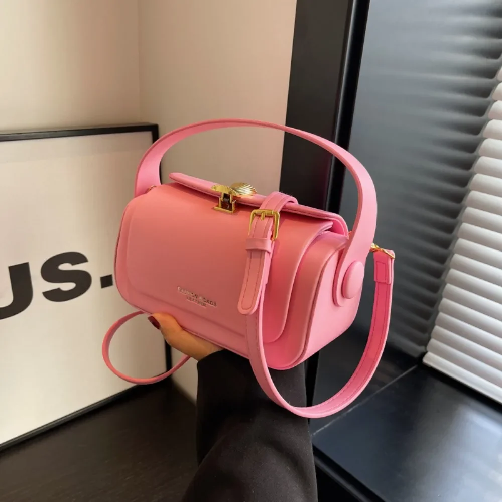 sac à bandoulière noir classique pour femmes, sacs carrés polyvalents rétro, sacs à main à rabat en cuir texturé de grande capacité, nouvelle collection 2024