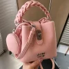 sac seau à serrure de tempérament pour femmes, sac à bandoulière simple, sac à main populaire en pu souple pour les déplacements quotidiens, nouvelle collection été 2025