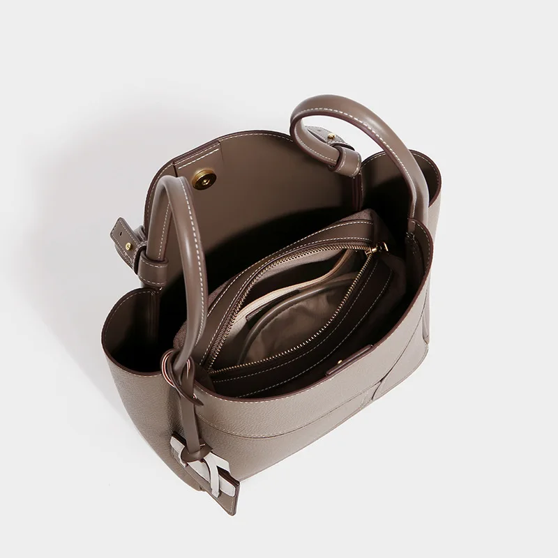 sac fourre tout automne et hiver nouvelle texture de cuir à la mode et polyvalent pour les déplacements, grand sac de grande capacité, sac à aisselles pour femmes