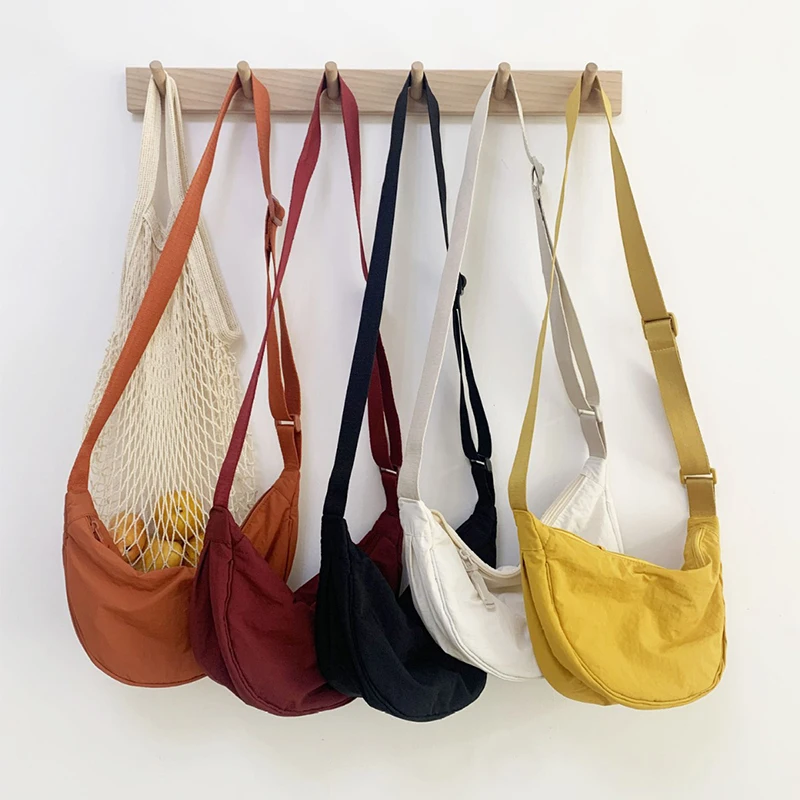 sac à bandoulière hobo crescent, sac à bandoulière compact chic pour femmes, sac à main demi lune léger de couleur unie