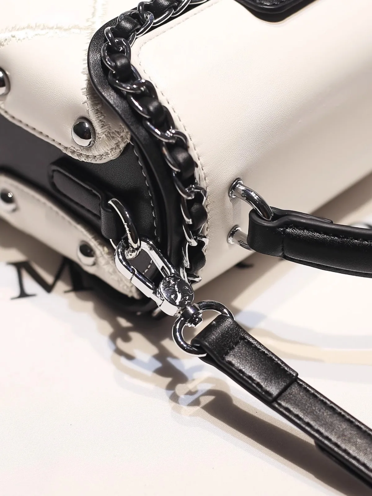 sac à main carré en cuir de haute qualité pour femmes, nouvelle mode et populaire, couleur contrastée, sac à bandoulière pour soirée, 2025