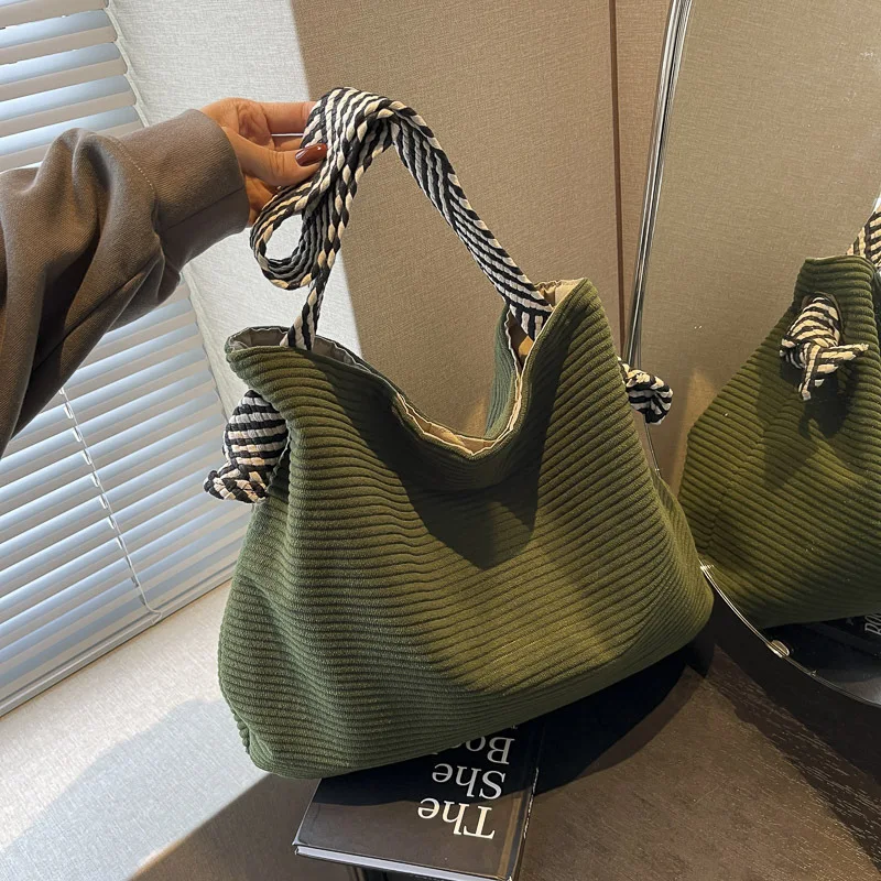 sac à bandoulière hobo décontracté en velours côtelé, sac à main minimaliste de couleur unie, sac rétro assort