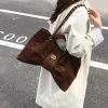sac à bandoulière matelassé en velours pour femmes, sac à bandoulière élégant avec accent d'arc sous les bras, sac à bandoulière en fourrure douce, sac à main chic d'hiver