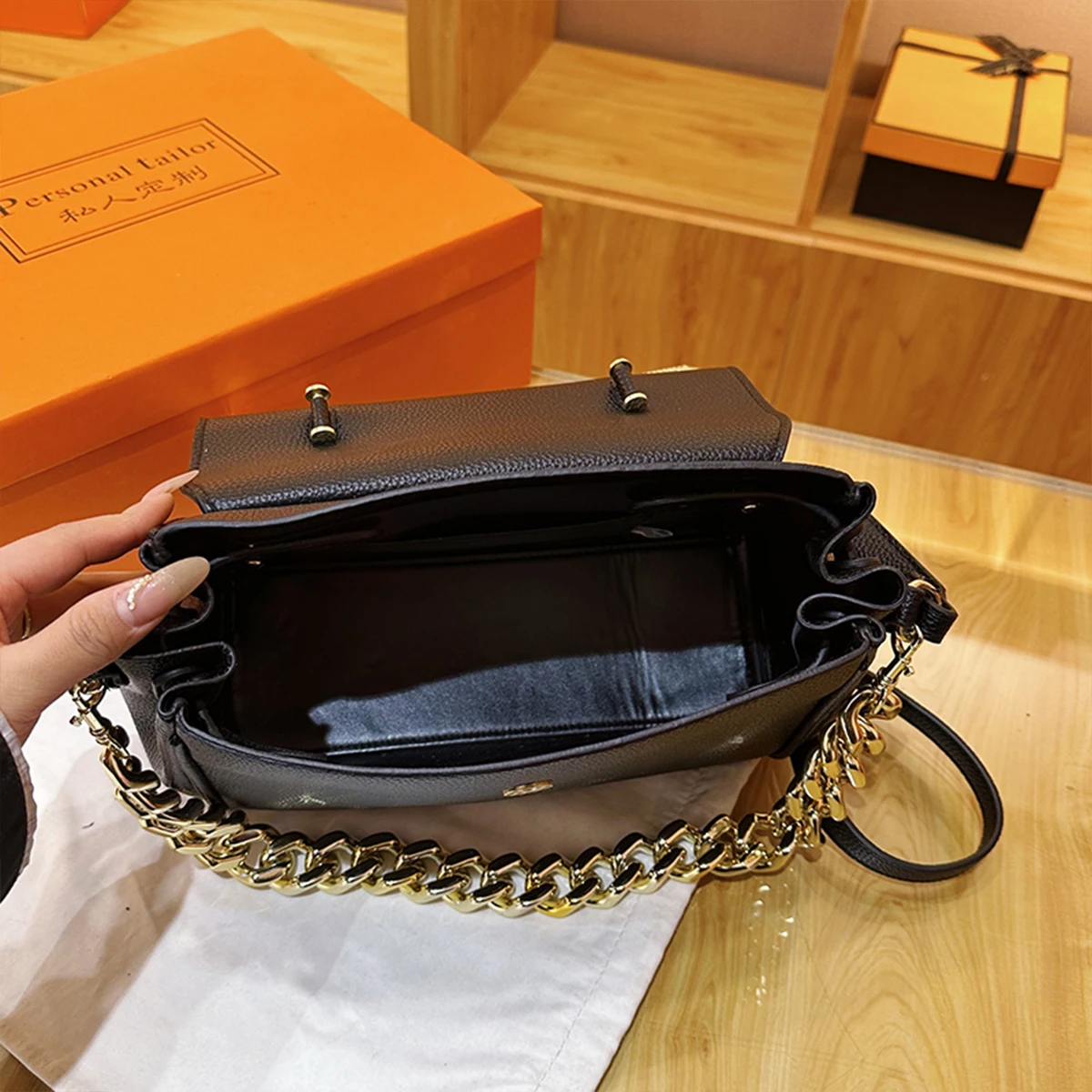 sac à main chic luxe inspiré de la méduse, texture cuir pu, rabat de grande capacité, chaîne magnétique, sangle réglable, sac à bandoulière pour le quotidien