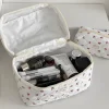 trousse de maquillage matelassée berry – joli organisateur de toilette de voyage de grande capacité pour filles, pochette cosmétique de style ins